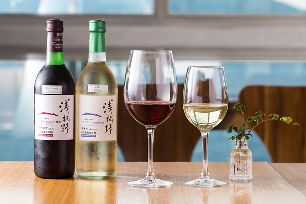 琵琶湖ワイナリーの赤・白ワイン